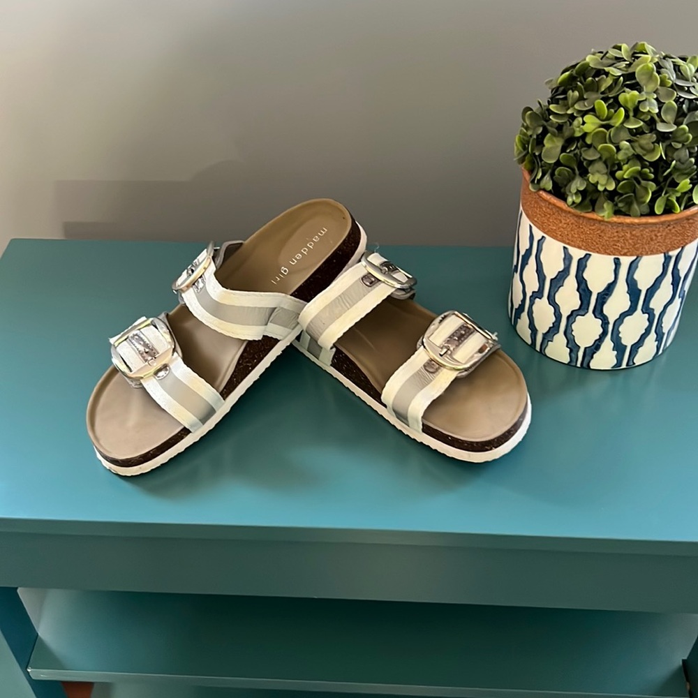 Madden Girl Footbed Sandal Sz 61/2
